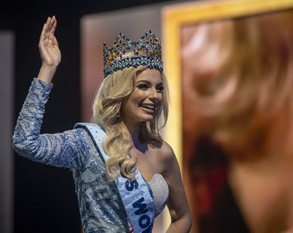  تتويج البولندية كارولينا بيلاوسكا بلقب ملكة جمال العالم