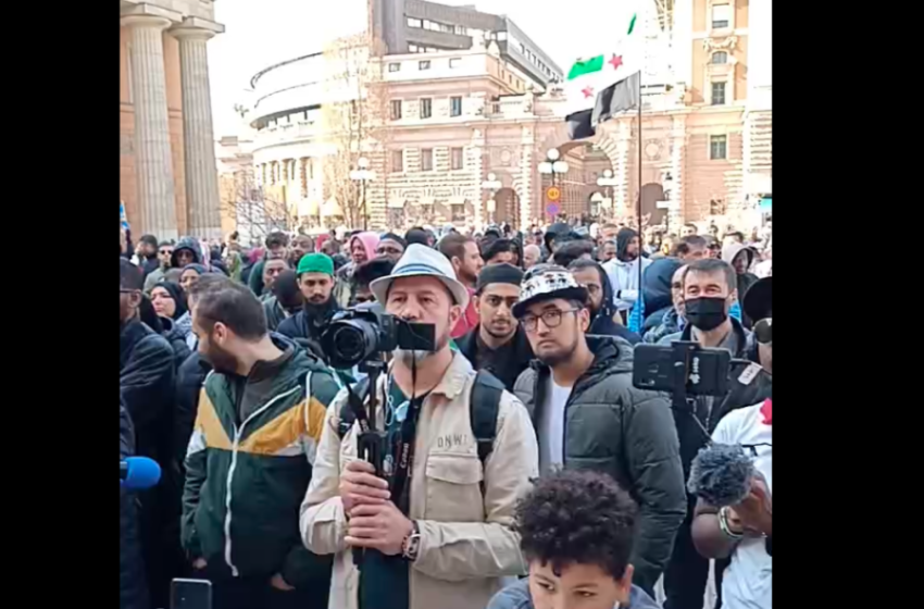  تجمع أمام البرلمان السويدي ضد حرق القرآن