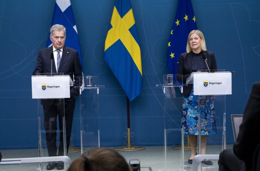  السويد وفنلندا تقدمان طلبَي انضمامهما للناتو رسميا