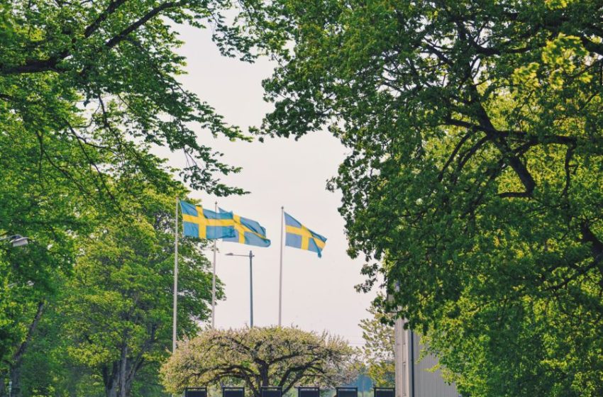  السفيرة السويدية في موسكو تُبلّغ روسيا قرار السويد الانضمام للناتو