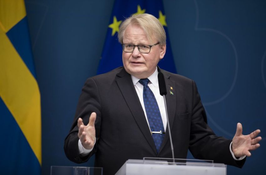  وزير الدفاع السويدي: على السويد وأوروبا إرسال المزيد من الأسلحة الى أوكرانيا