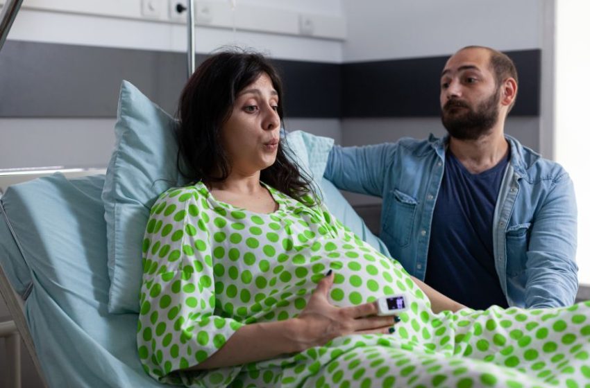  ناشطة سويدية: نفذ صبرنا..  الحامل لا تشعر بالأمان عند الولادة في السويد