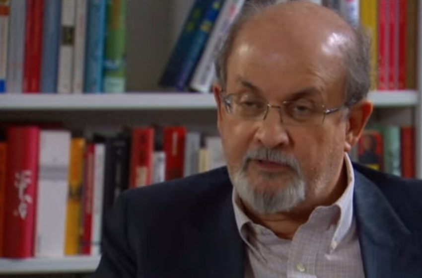  سلمان رشدي يتعرض لهجوم