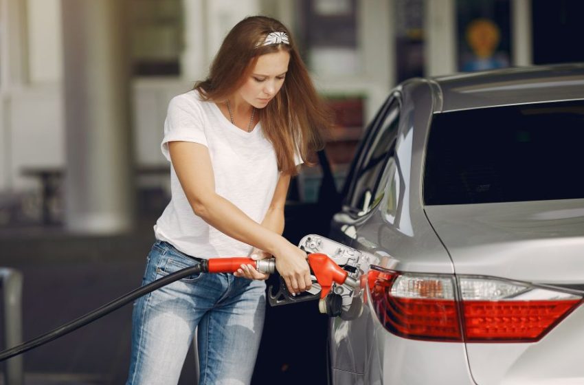  انخفاض سعر البنزين إلى أقل من 20 كرون