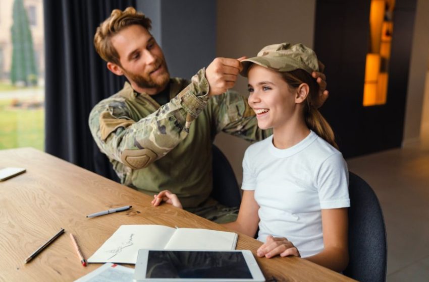  الليبراليون يقترحون إلزام الشباب جميعا الخضوع للتدريب العسكري